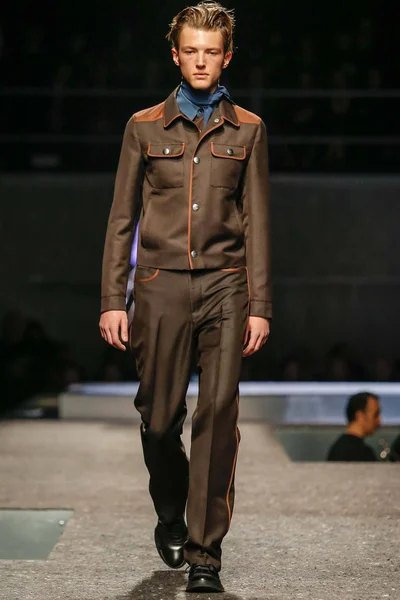 Look 12